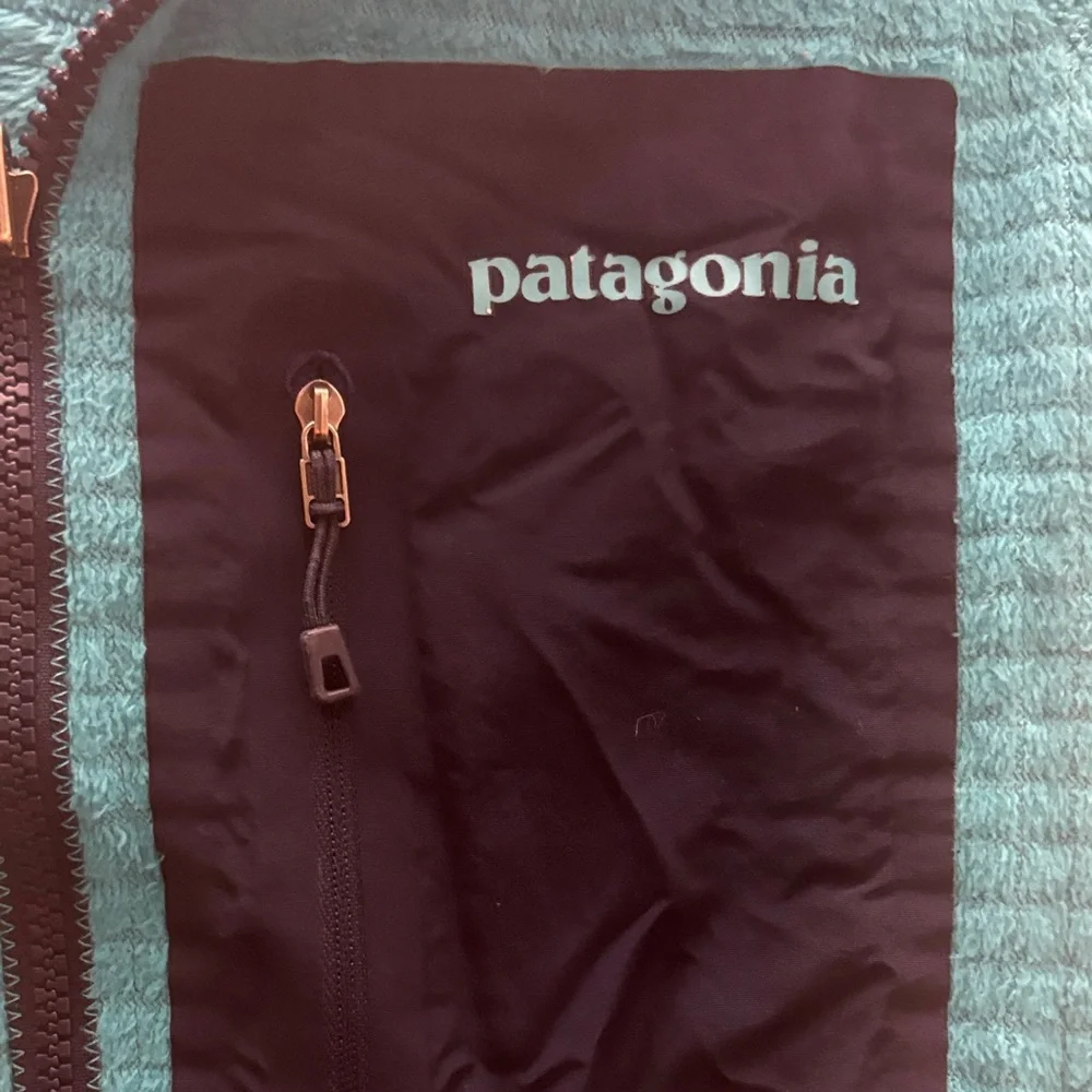Patagonia Aqua Blue Hooded Jacket - Picture 2 of 5
